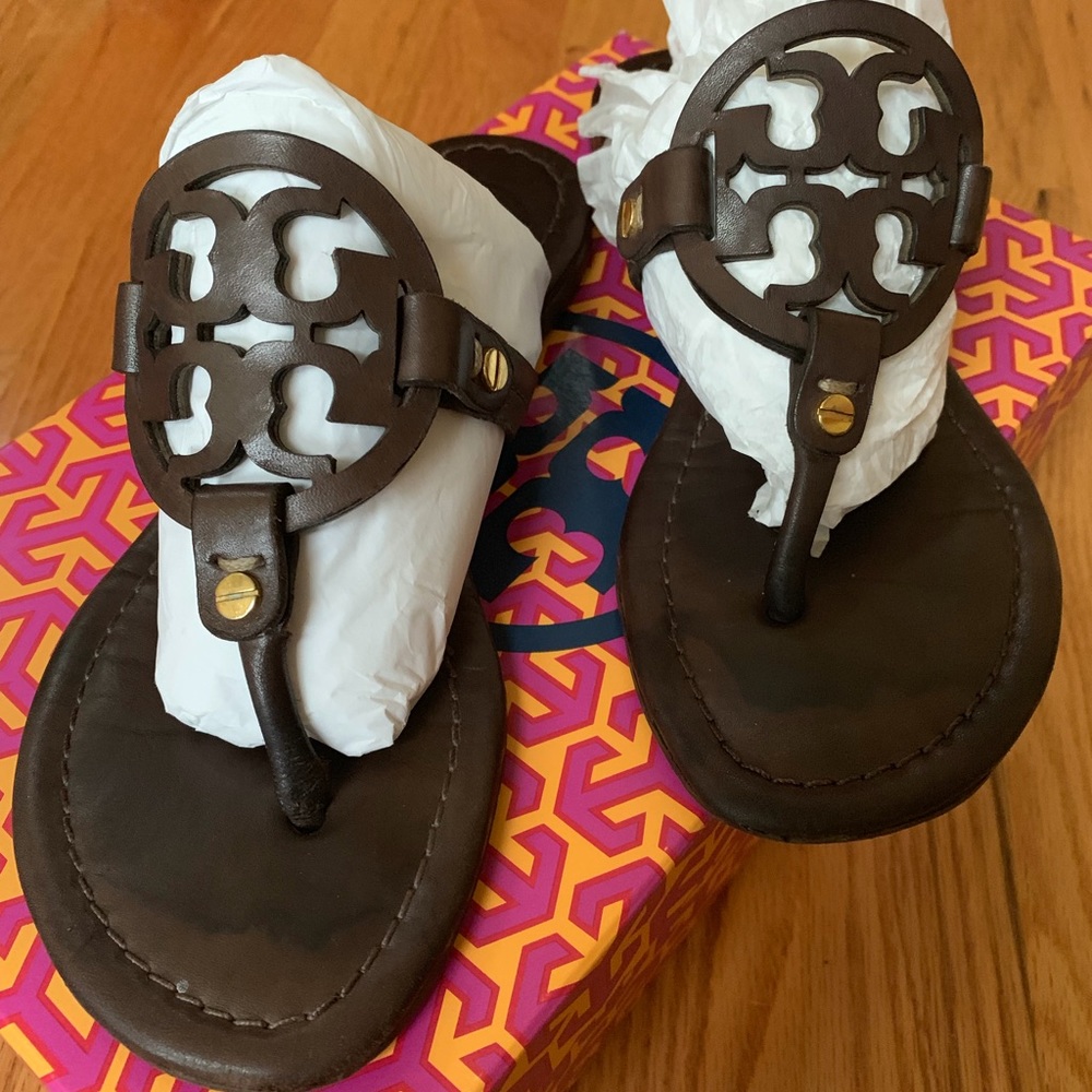 Genuine leather Tory Burch sandals.
